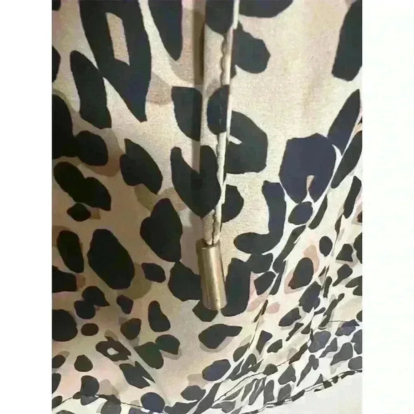 T Tahari Women's Desert Cheetah Print Blouse XS Short Sleeve Ruffled Neck Casual - Picture 7 of 12